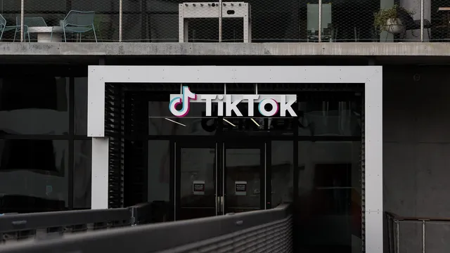TikTok launches fact-checking system in the US