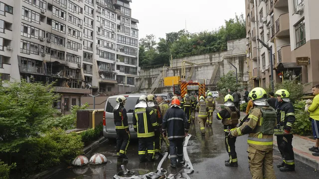 Six people were killed and 52 injured after a Russian air strike on Kiev