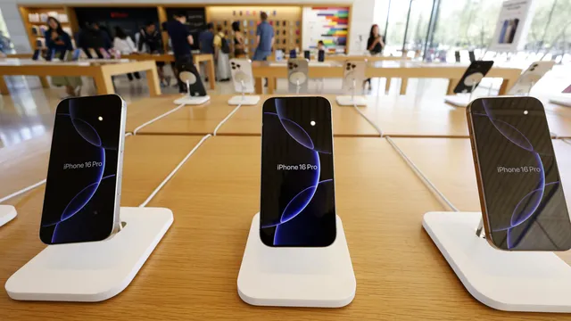 Google mocks Apple over delayed AI features