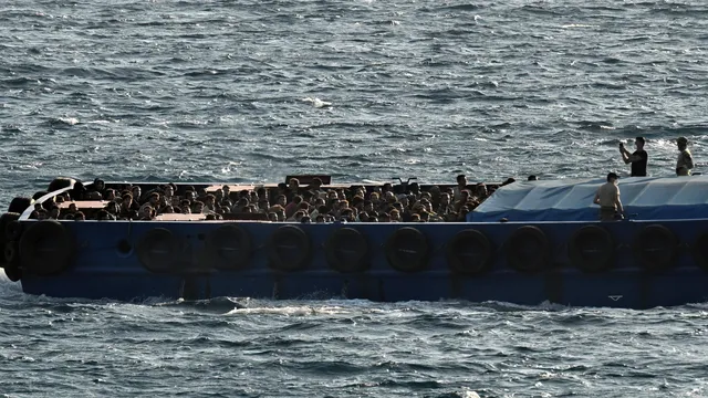  Number of illegal migrants in Greece decreases after suspension of asylum procedures