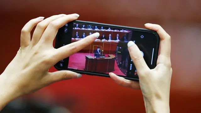 “No screens in the bedroom”: a simple rule that would make a difference?