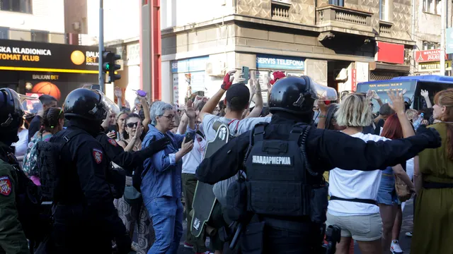 Serbian Rulling Party activists attack protesters with wrenches, stones and fireworks