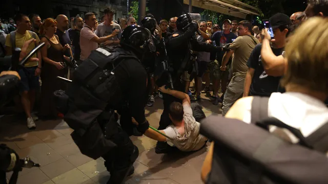 Serious unrest across Serbia amid protests against Vucic's party, SNS activists attack citizens again