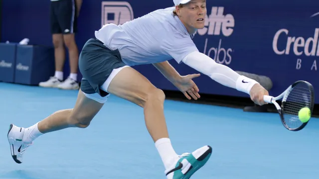 Yannick Sinner endures tough test and reaches quarterfinals in Cincinnati