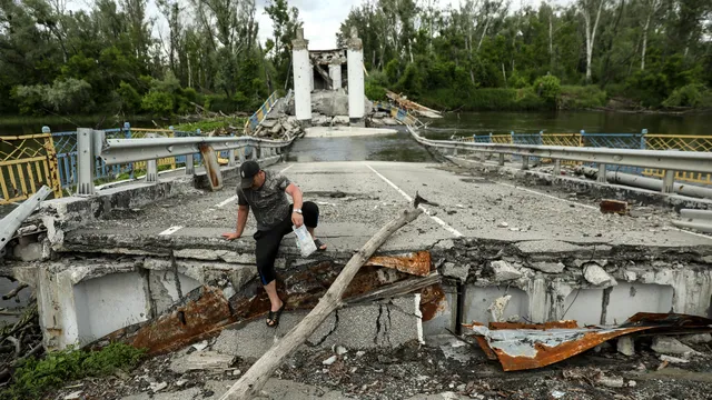 In Eastern Ukraine, the Putin–Trump Meeting Brings Little Hope for Peace