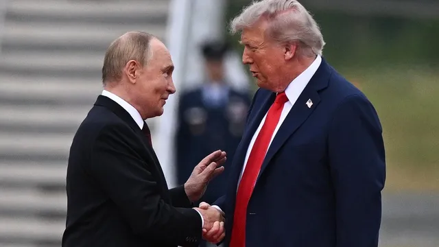 Trump and Putin Shake Hands Ahead of High-Stakes Summit in Alaska – LIVE